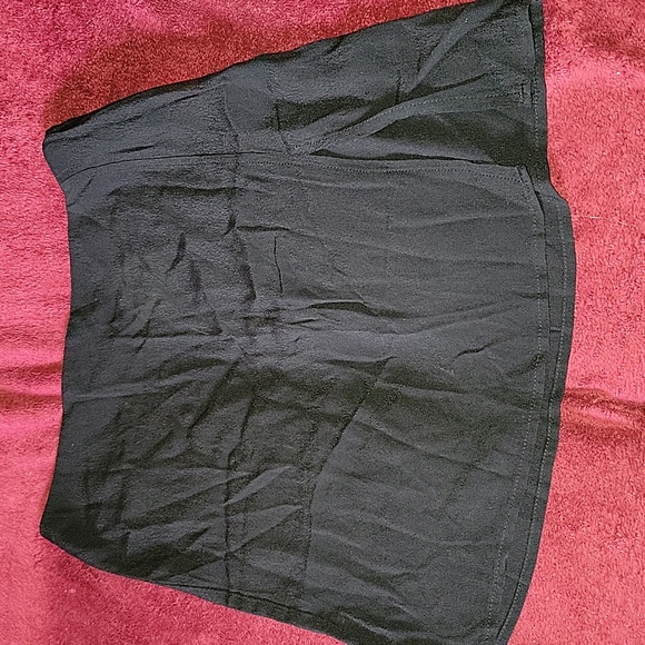 Fashion Nova: 3 shirts, and 2 Outfits (7 pieces) - Picture 6 of 8